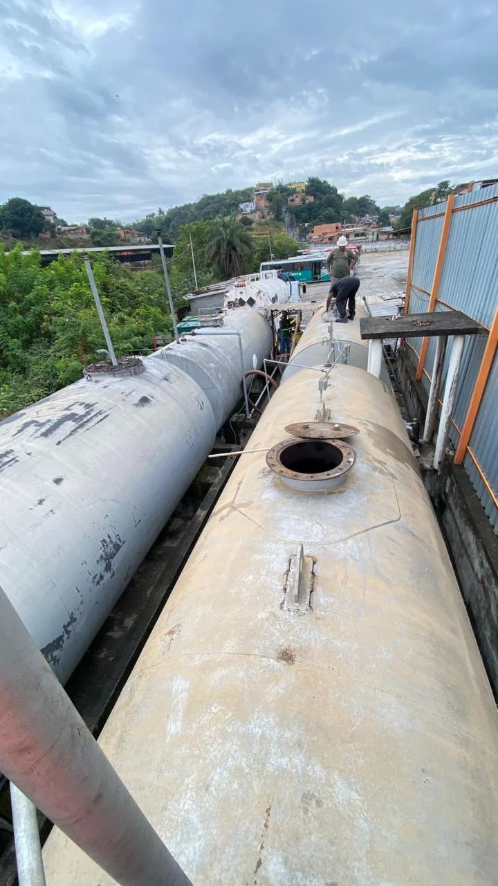 hidrojateamento de tanque com coleta de efluentes
