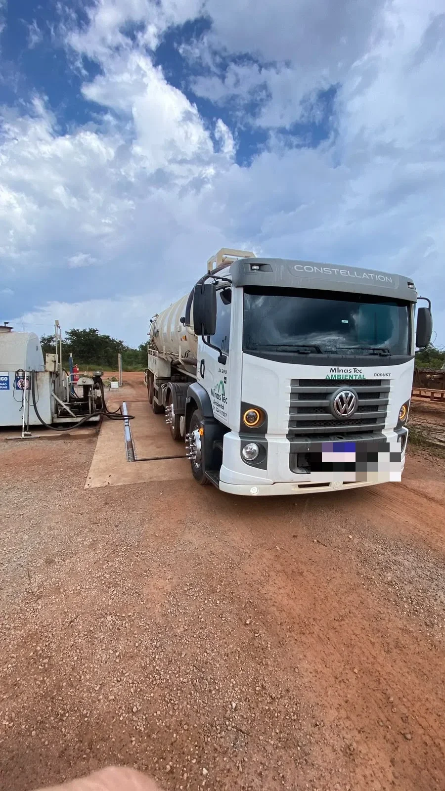 hidrojateamento de tanque com coleta de efluentes